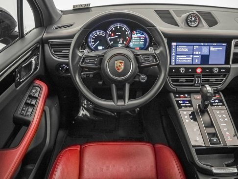 Certified 2024 Porsche Macan image 16