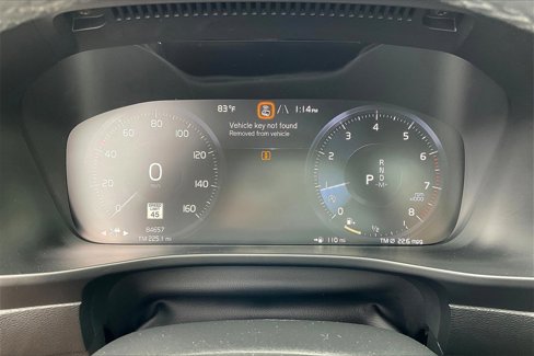 Used 2022 Volvo XC40 T5 Momentum image 12