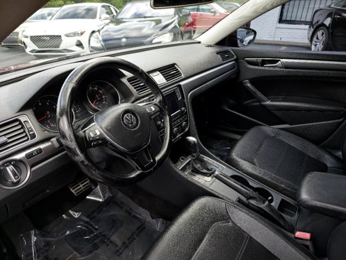 Used 2018 Volkswagen Passat 2.0T R-Line image 11