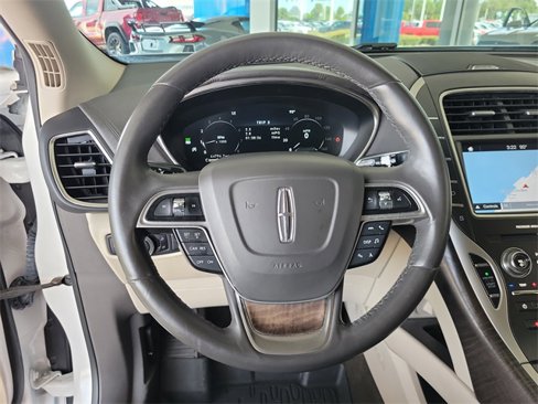 Used 2019 Lincoln Nautilus Select image 26