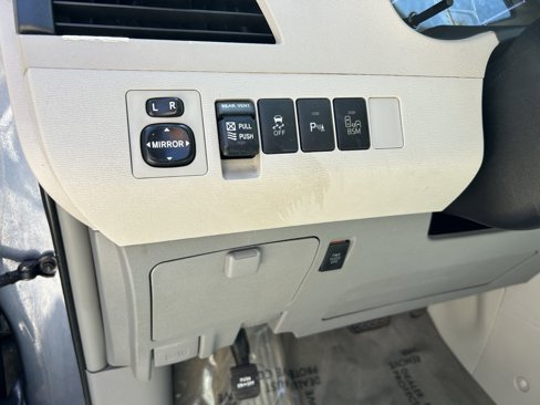 Used 2014 Toyota Sienna XLE image 13