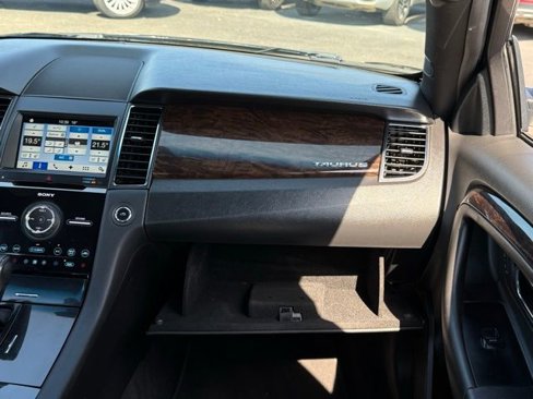 Used 2017 Ford Taurus Limited image 33