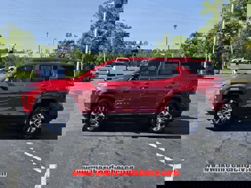 New 2025 Chevrolet Equinox LT image 4