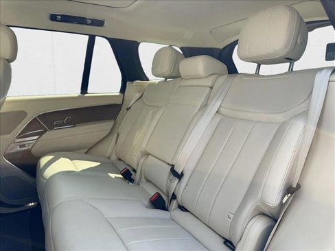 Used 2024 Land Rover Range Rover SE image 16