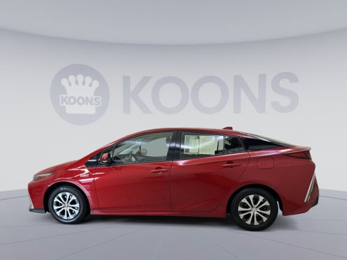 Used 2020 Toyota Prius Prime XLE image 2