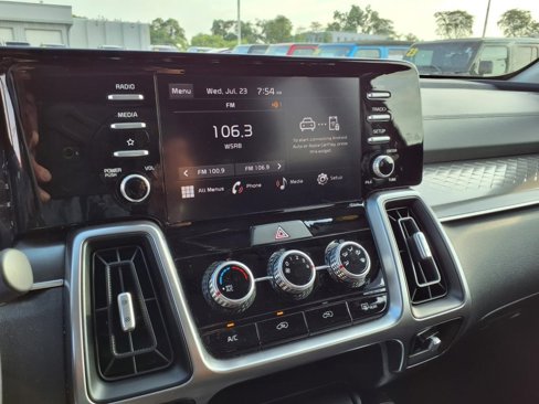 Used 2023 Kia Sorento LX image 16