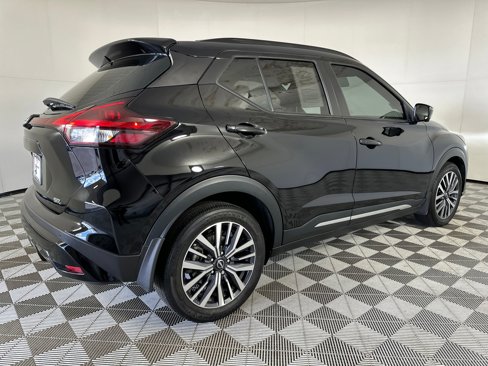 Used 2023 Nissan Kicks SR w/ SR Premium Package image 8
