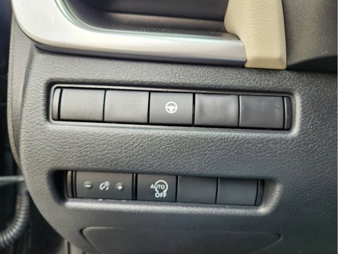 Used 2023 Nissan Rogue SV image 9