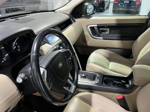 Used 2017 Land Rover Discovery Sport HSE image 17
