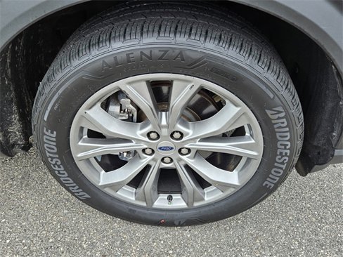 Used 2022 Ford Explorer XLT w/ Equipment Group 202A image 16