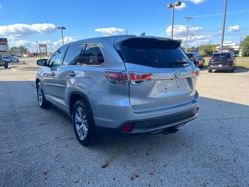 Used 2016 Toyota Highlander LE image 3