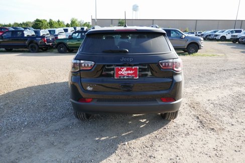 New 2025 Jeep Compass Latitude image 5