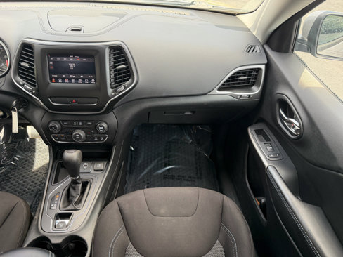 Used 2020 Jeep Cherokee Latitude w/ Cold Weather Group image 23