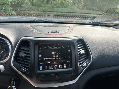 Used 2015 Jeep Cherokee Trailhawk w/ Cold Weather Group image 11