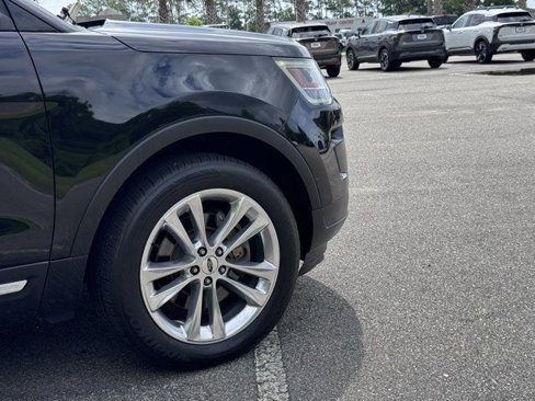 Used 2018 Ford Explorer XLT w/ Equipment Group 202A image 8