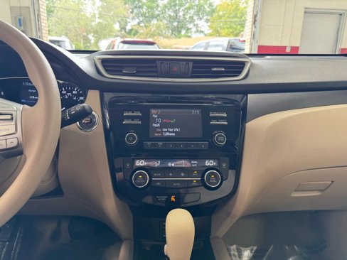 Used 2015 Nissan Rogue SV image 34