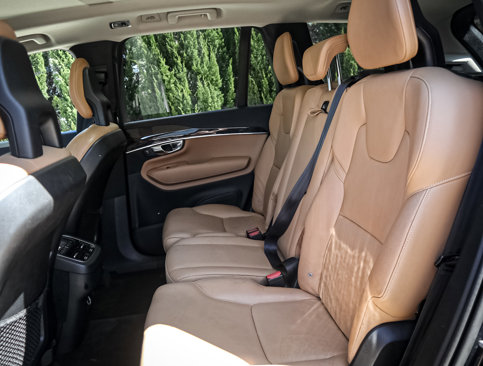 Used 2016 Volvo XC90 T6 Momentum w/ Momentum Plus Package image 8