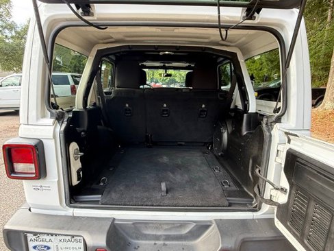 Used 2018 Jeep Wrangler Unlimited Sahara image 19