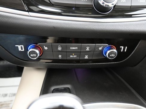 Used 2020 Buick Enclave Essence w/ Sport Touring Edition image 18