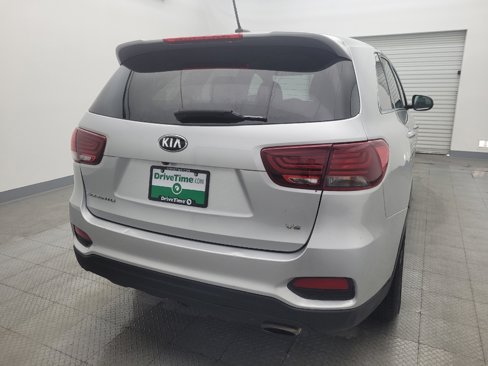 Used 2020 Kia Sorento LX image 7