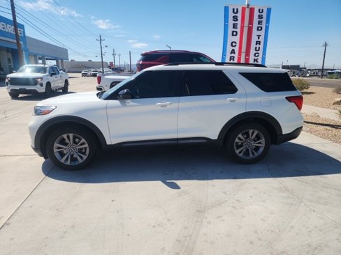 Used 2022 Ford Explorer XLT w/ Equipment Group 202A image 7