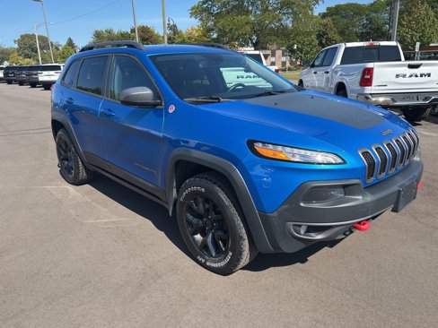 Used 2017 Jeep Cherokee Trailhawk w/ Cold Weather Group image 3