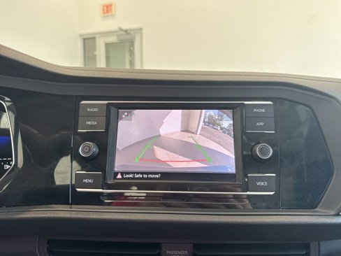 Used 2023 Volkswagen Jetta SE w/ Panoramic Sunroof Package image 25