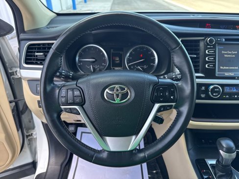 Used 2017 Toyota Highlander XLE image 16