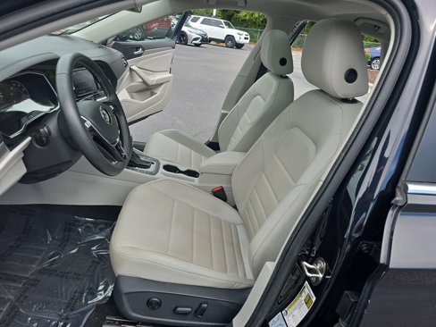 Used 2021 Volkswagen Jetta SE w/ SE Cold Weather Package image 15