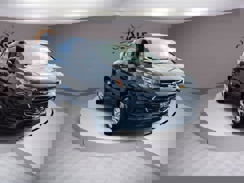 Used 2022 Chevrolet Trax LS w/ Tint and Cruise Package image 5