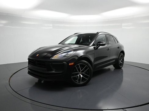 Used 2025 Porsche Macan image 1