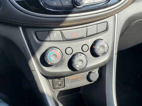Certified 2022 Chevrolet Trax LT w/ Sport Edition image 32