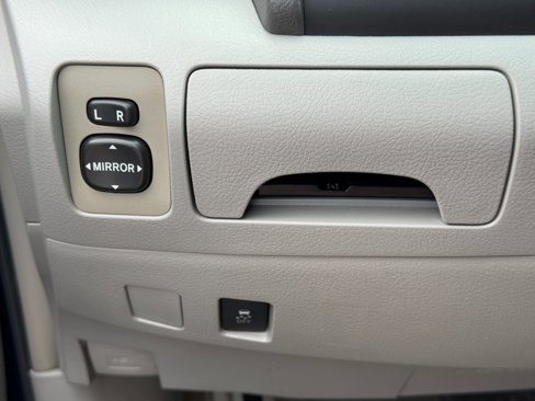 Used 2010 Toyota Camry image 16