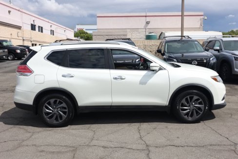 Used 2016 Nissan Rogue SL w/ SL Premium Package image 3