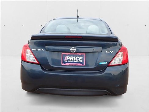 Used 2015 Nissan Versa SV image 3