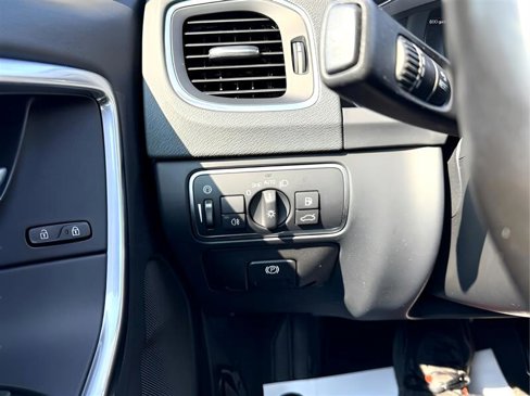Used 2018 Volvo S60 T5 Inscription Platinum image 18