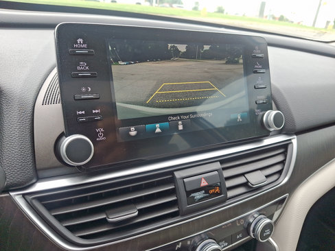 Used 2019 Honda Accord EX image 18