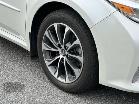 Used 2018 Toyota Avalon XLE Premium image 12