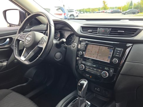 Used 2019 Nissan Rogue SV w/ Sun & Sound Touring Package image 4