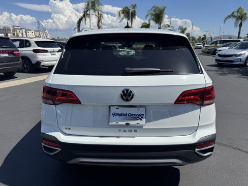 Certified 2023 Volkswagen Taos SE image 9