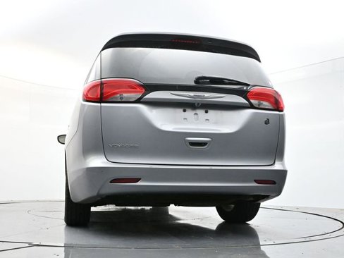 Used 2020 Chrysler Voyager Lxi image 38