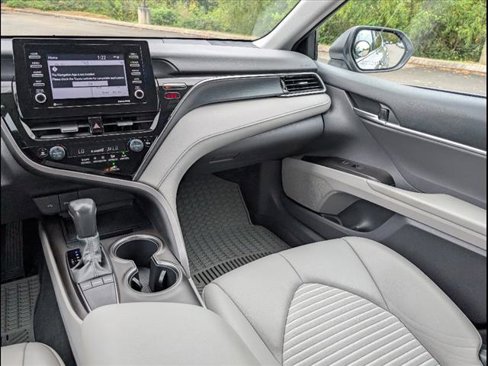 Used 2022 Toyota Camry SE image 9
