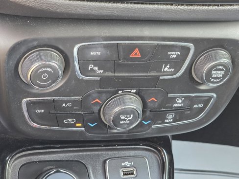 Used 2021 Jeep Compass Limited image 17
