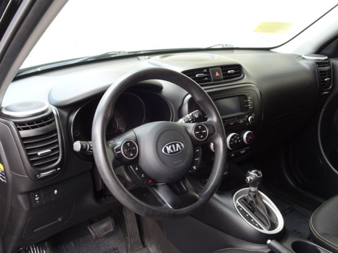 Used 2016 Kia Soul + image 11
