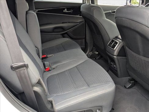 Used 2020 Kia Sorento S image 19