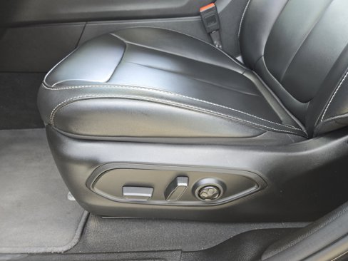 Used 2024 Jeep Grand Cherokee L Limited w/ Black Appearance Package image 21