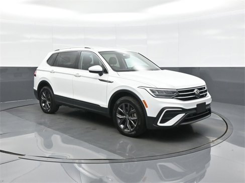 Used 2022 Volkswagen Tiguan SE image 1
