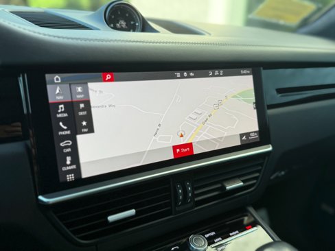 Used 2021 Porsche Cayenne Turbo S image 15
