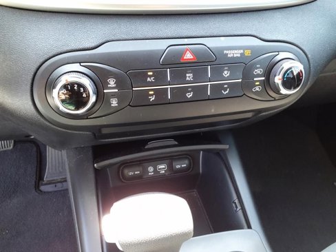Used 2020 Kia Sorento LX image 23