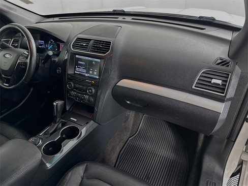 Used 2016 Ford Explorer XLT w/ Equipment Group 202A image 30